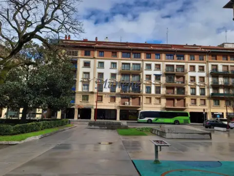 Piso en calle Plaza Puente Colgante Bizkaia
