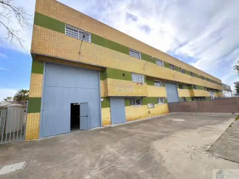 Nave comercial en Sur