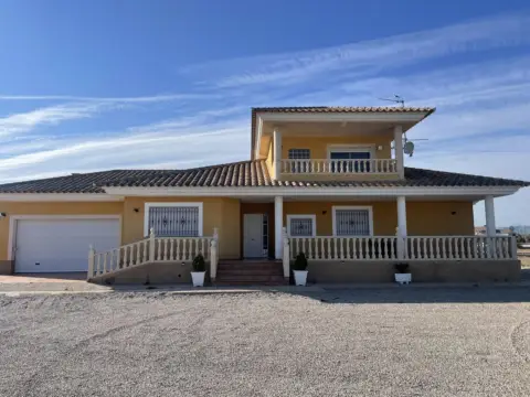 Casa en Camino Central