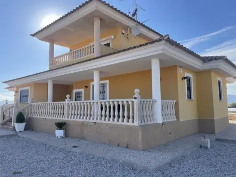 Casa en Camino Central