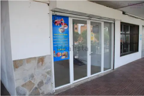 Local comercial en Avenida de los Sauces