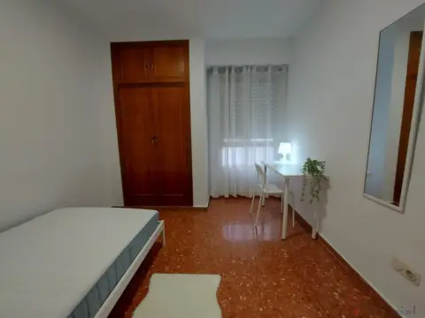Habitación en calle de los Hermanos Villalonga, 1
