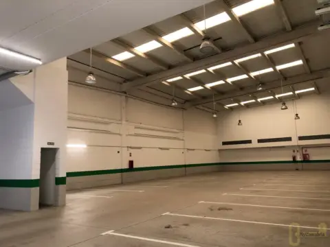 Nave comercial en Santa Cruz de Bezana