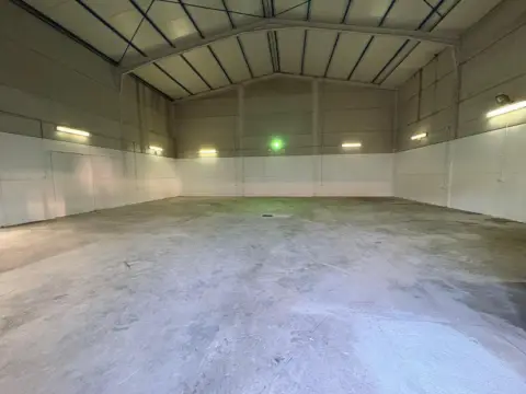 Nave comercial en Oeste