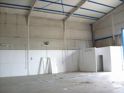 Nave comercial en Oeste