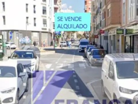 Local comercial en Cerca de La Plaza Cantares