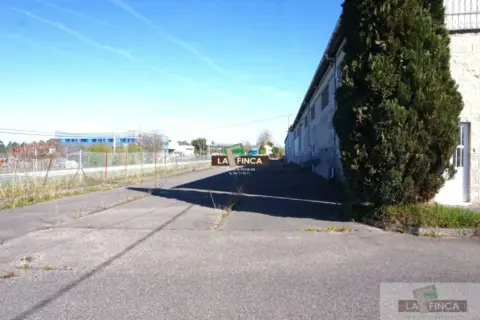 Nave comercial en Carretera Oviedo-Porceyo