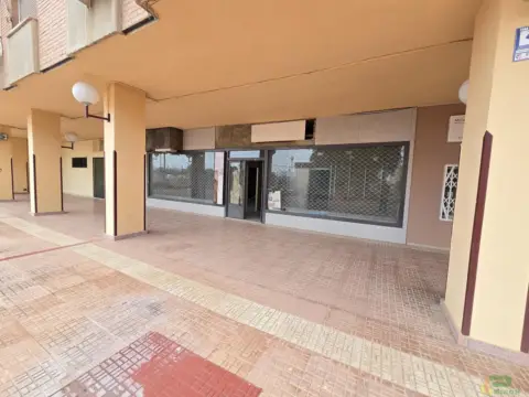 Local comercial en Avenida Juan Carlos I