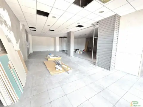 Local comercial en Avenida Juan Carlos I