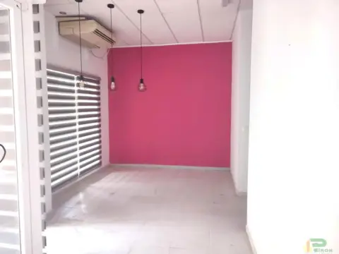 Local comercial en calle Jerónimo Santa Fe
