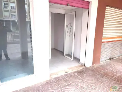 Local comercial en calle Jerónimo Santa Fe
