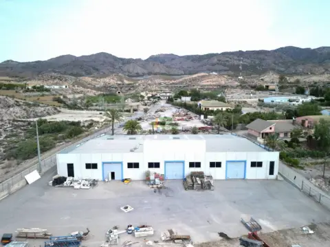 Nave comercial en Polígono Industrial la Hoya