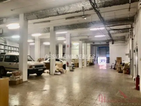 Nave comercial en calle del Arzobispo Fabian y Fuero