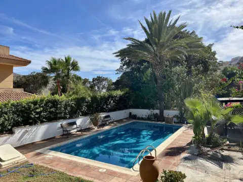 Chalet en calle Gardenias