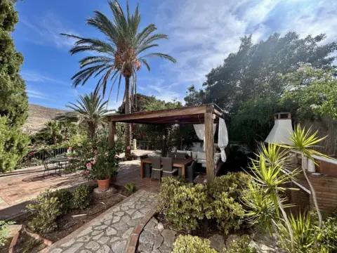 Chalet en calle Gardenias