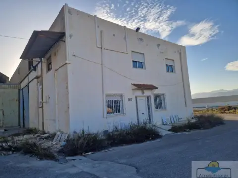 Nave comercial en Poligono