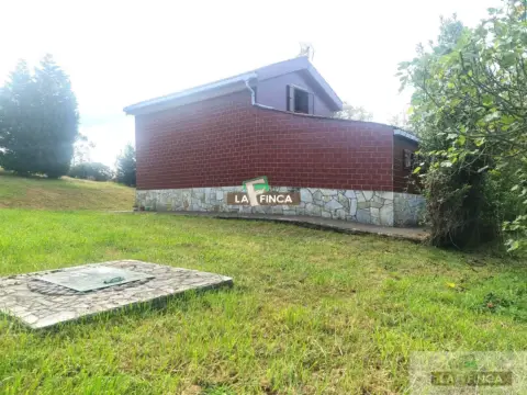 Casa en calle La Tabla, Parroquia de Pruvia.