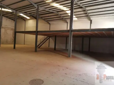 Nave comercial en calle Ganaderos, 37