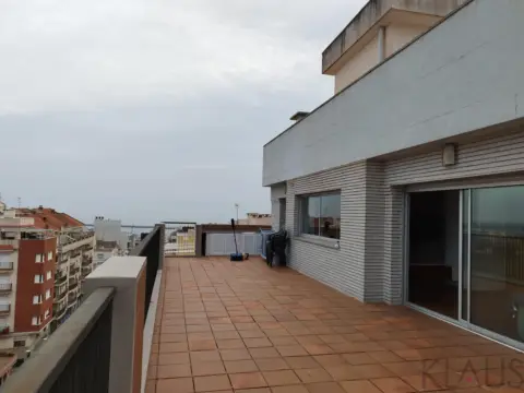 Ático en Avda Constitucio
