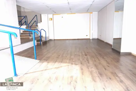 Local comercial en Avenida de Pumarín