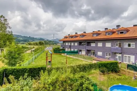 Piso en calle C_ Pomaluengo - Urb Residencial Pisueña -