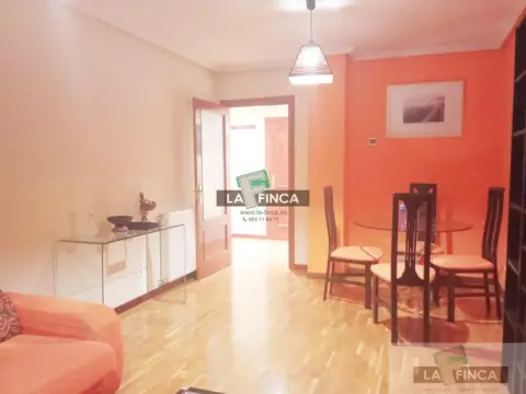 Piso en Avenida Principal