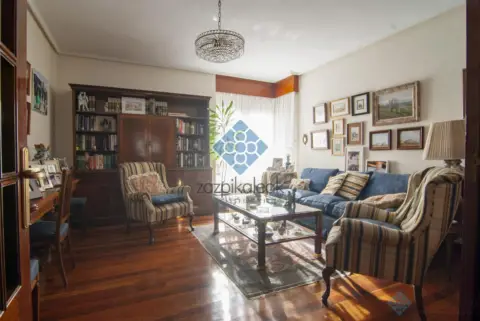 Piso en calle Zumalakarregi