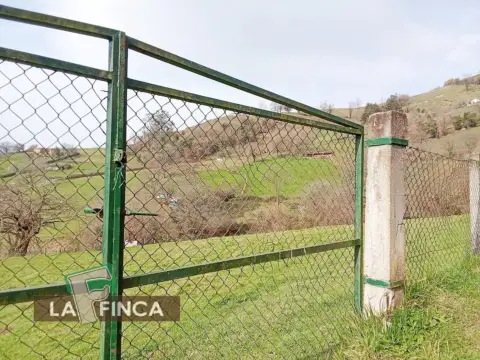 Terreno en calle La Mortera de Olloniego
