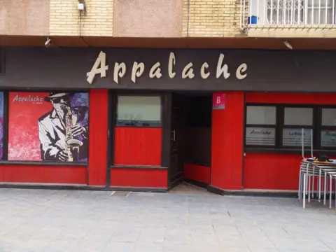Local comercial en calle Salon Centro Ribera