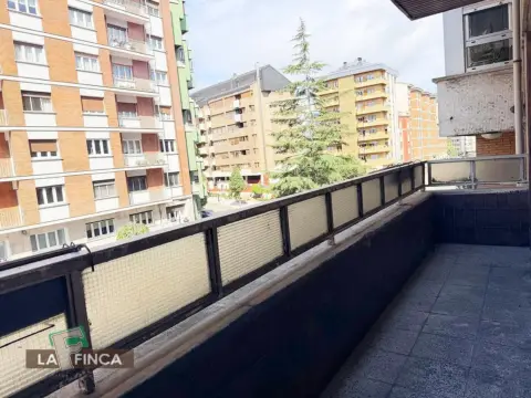 Piso en calle Hermanos Menéndez Pidal
