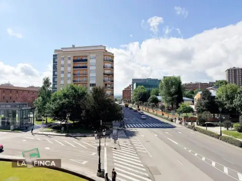 Piso en calle Hermanos Menéndez Pidal