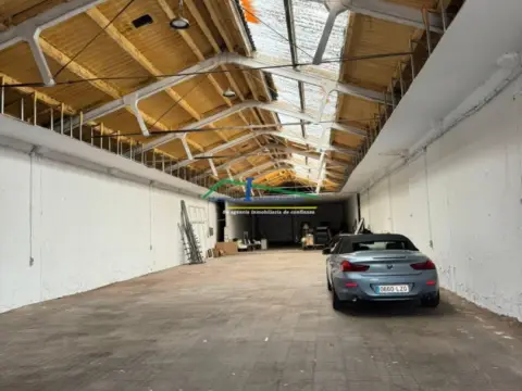 Nave comercial en La Corchera