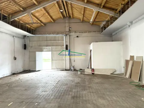 Nave comercial en La Corchera