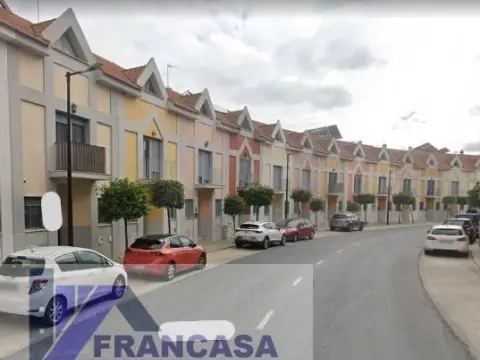 Casa en Cerca del Polideportivo Municipal de Corrales