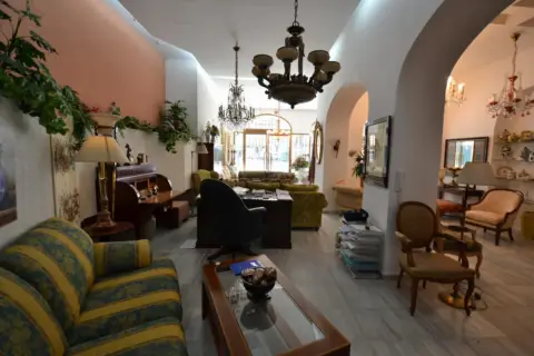 Local comercial en Plaza de Monti, 10