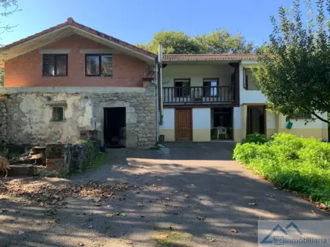 Casa en calle Barrio Cavadas