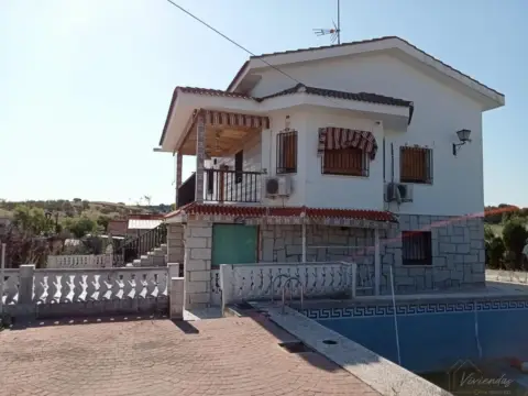 Chalet en Urb Las Fronteras