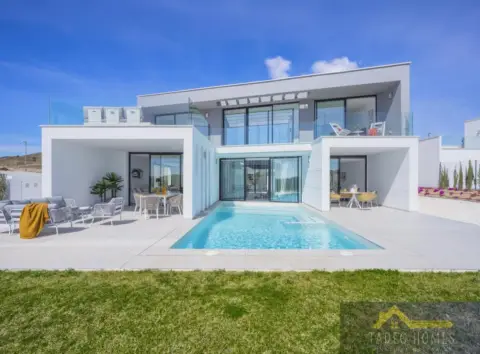 Casa rústica en Avenida del Mundo