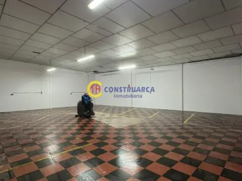 Nave comercial en Renfe