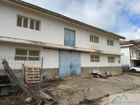 Nave comercial en Carretera de los Cuatro Caminos