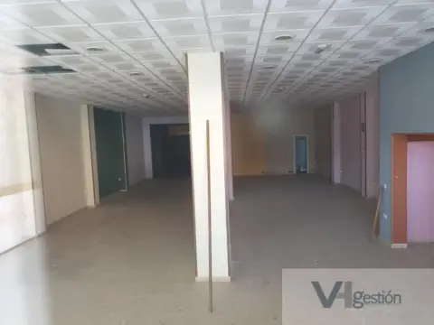 Nave comercial en calle del Puerto Rico