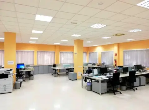 Local comercial en Avda. Juan Carlos I