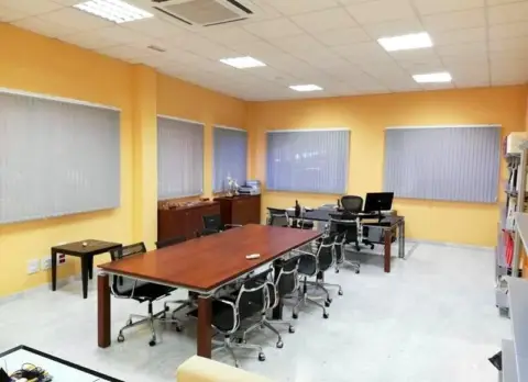 Local comercial en Avda. Juan Carlos I