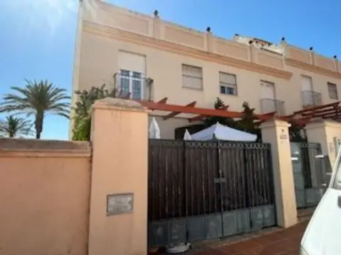 Casa adosada en Duquesa Alto