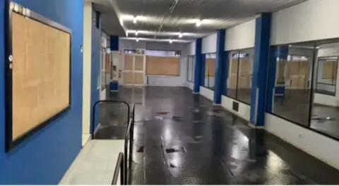 Local comercial en Avda. Juan Carlos I