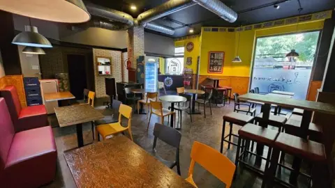 Local comercial en Avda. Juan Carlos I