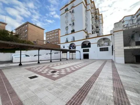 Local comercial en Avda. Andalucia