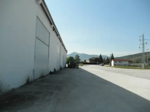 Nave industrial en Arenas de Iguña