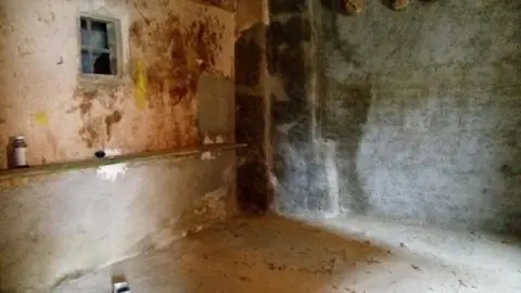 Chalet en Avenida Pirineos Esquina calle Medio, nº 7