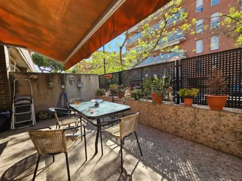 Casa pareada en calle de Carme Riera I Guilera